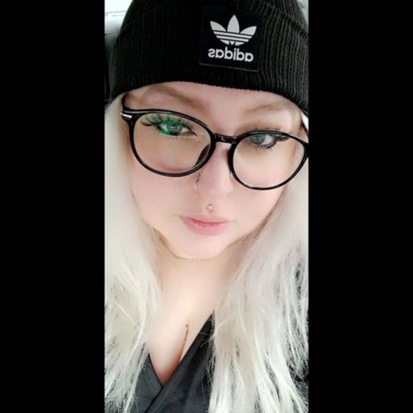 Meet your Posher, Amber - Picture 1 of 1